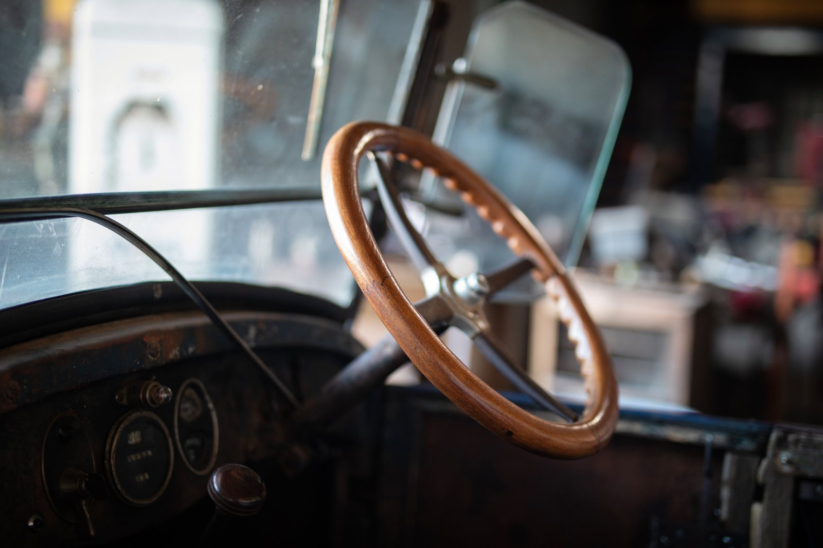 Schlüssel zum Oldtimer bei Vertragsprüfung zur Pfandleihe